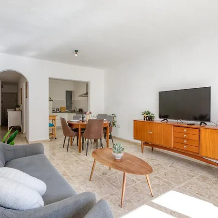 New To The Market - 3br Unit In St'julians 5 Minutes Walk To The Promenade