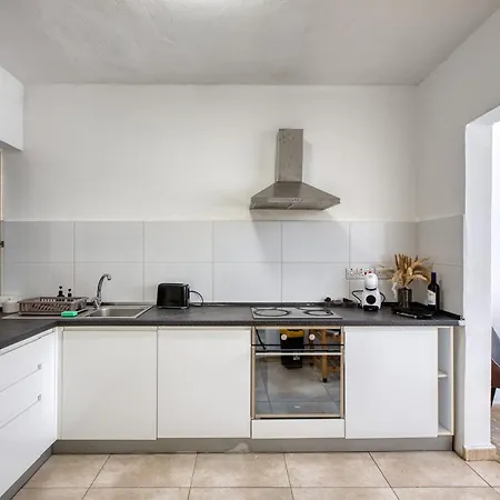 New To The Market - 3br Unit In St'julians 5 Minutes Walk To The Promenade