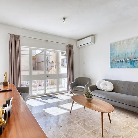 New To The Market - 3br Unit In St'julians 5 Minutes Walk To The Promenade 公寓