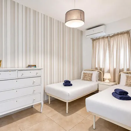 New To The Market - 3br Unit In St'julians 5 Minutes Walk To The Promenade 公寓 *