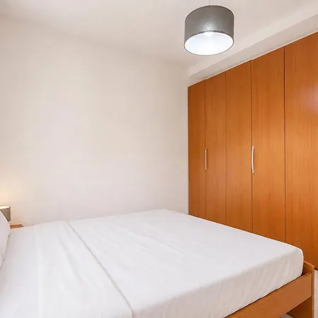 New To The Market - 3br Unit In St'julians 5 Minutes Walk To The Promenade
