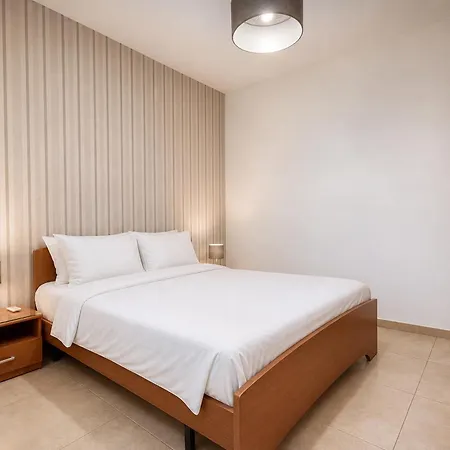 New To The Market - 3br Unit In St'julians 5 Minutes Walk To The Promenade *