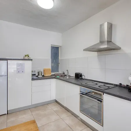 New To The Market - 3br Unit In St'julians 5 Minutes Walk To The Promenade 아파트 Saint Julian's