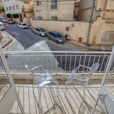New To The Market - 3br Unit In St'julians 5 Minutes Walk To The Promenade 公寓 *